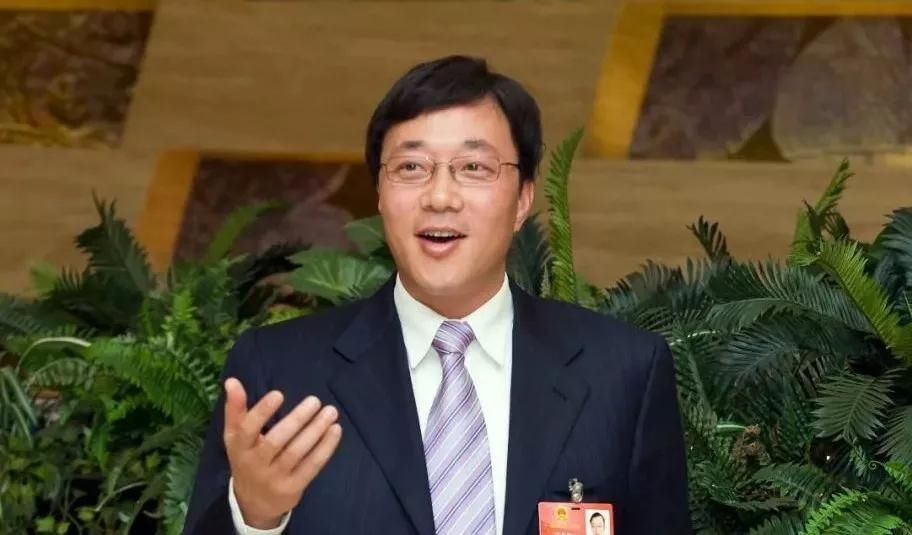 30岁弃美回国,最年轻工程院院士,他让中国芯片