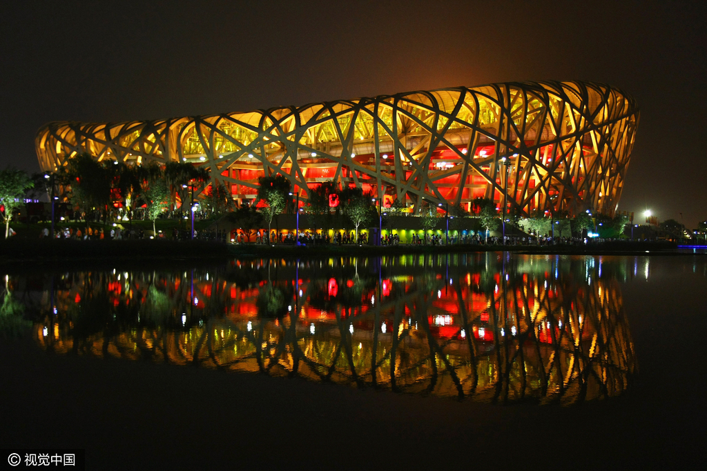 还有9万人是持票观众、工作人员和志愿者。并且全世界有四十亿观众收看了开幕式转播。2008年北京奥运会