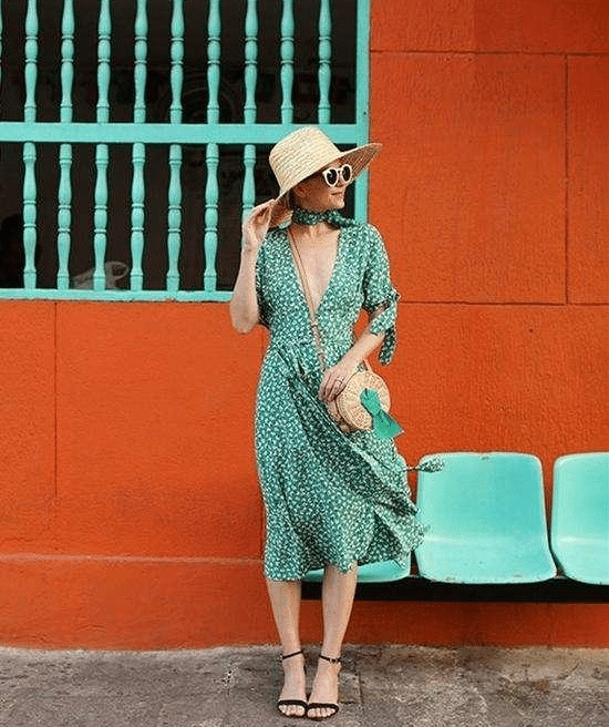 一条法式茶歇裙,穿出春日复古优雅感!