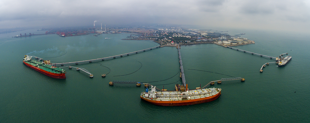 333米长巨无霸油轮黄岛卸油-北京时间