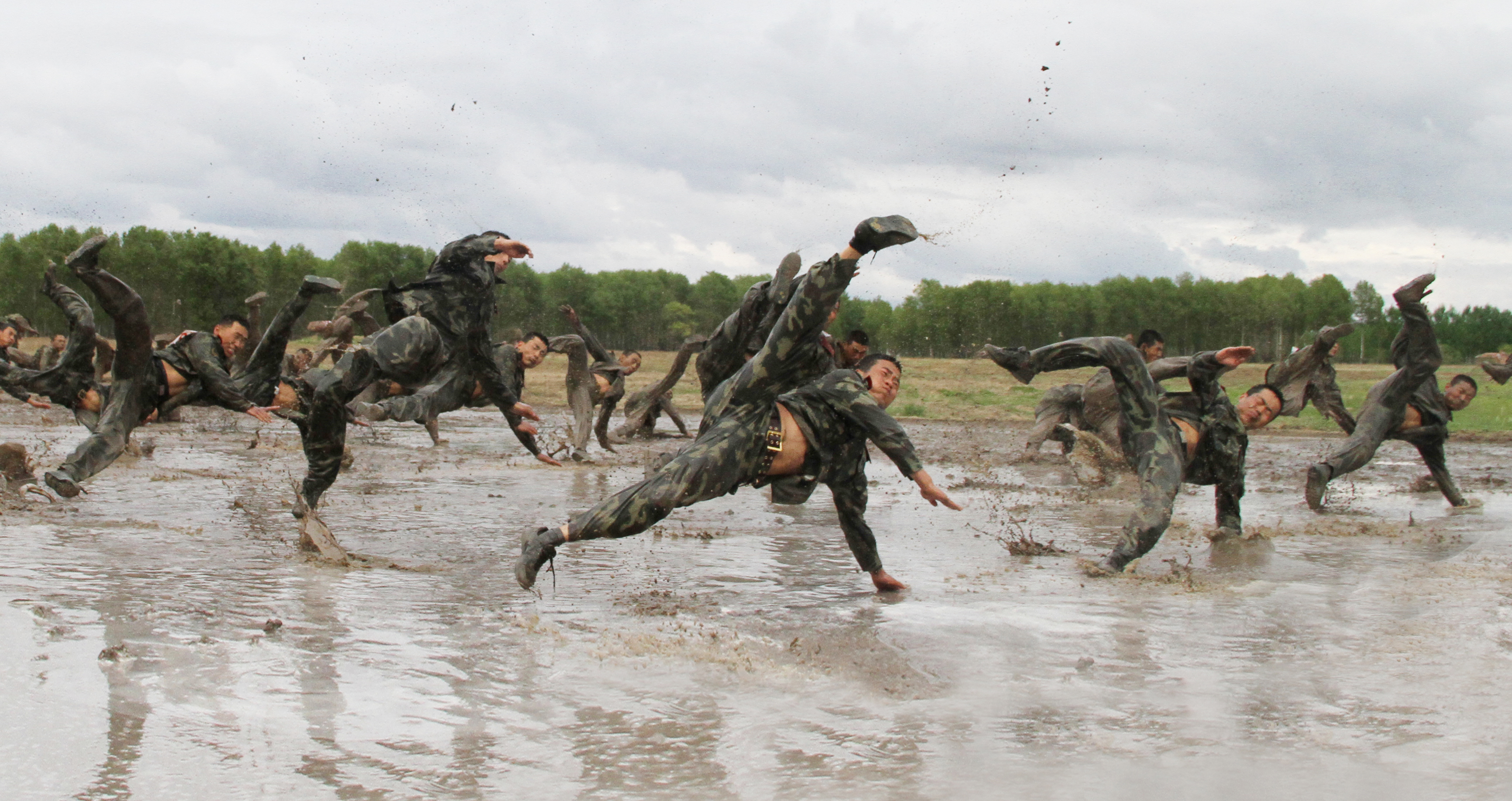 武警黑龙江总队大抓实战化训练，提升打赢能力。关国路摄1