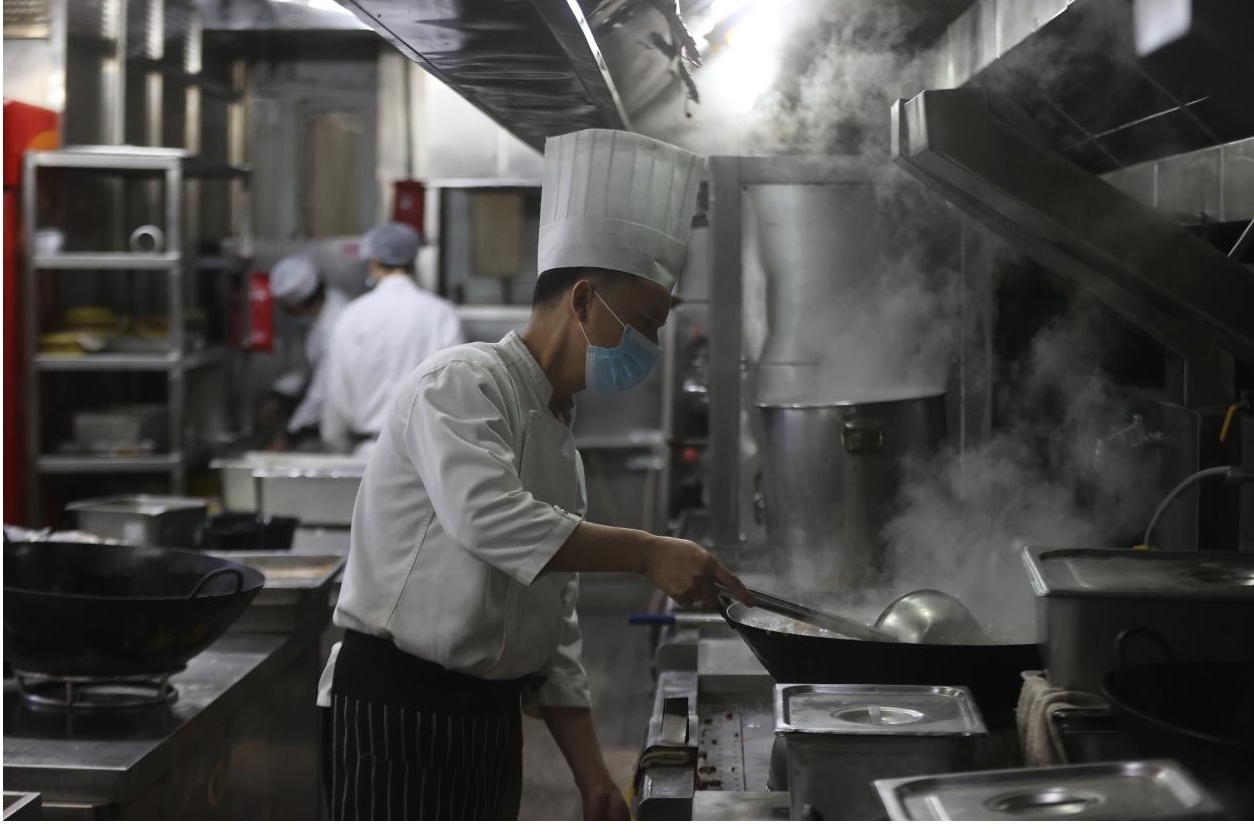 华天老字号年夜饭预制菜热卖让“厨房小白”秒变“大厨”