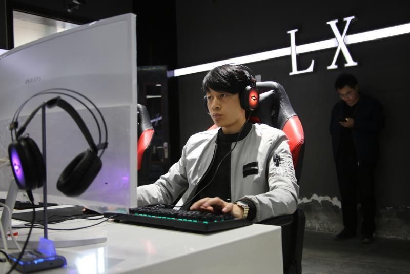 蓝翔组建LX电竞俱乐部,最高40万年薪招募电竞