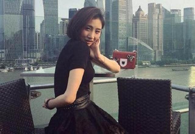 何雯娜:干不过小三的她,两千块的工资开百万跑
