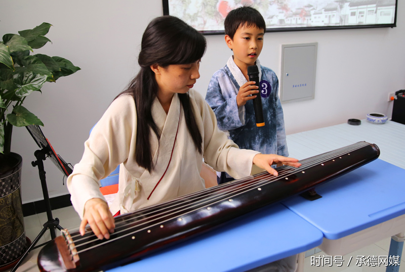 承德高新区凤凰山学校开展诵读系列活动