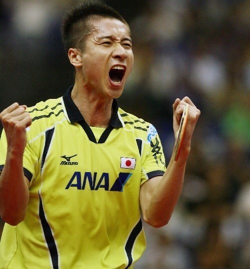 不久前结束的全日本乒乓球锦标赛上,36岁的归化老将吉田海伟在不被看