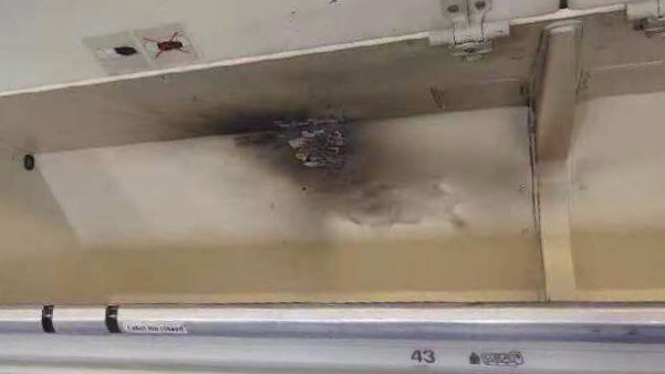 充电宝行李架突然起火 南航国际航班被迫返航