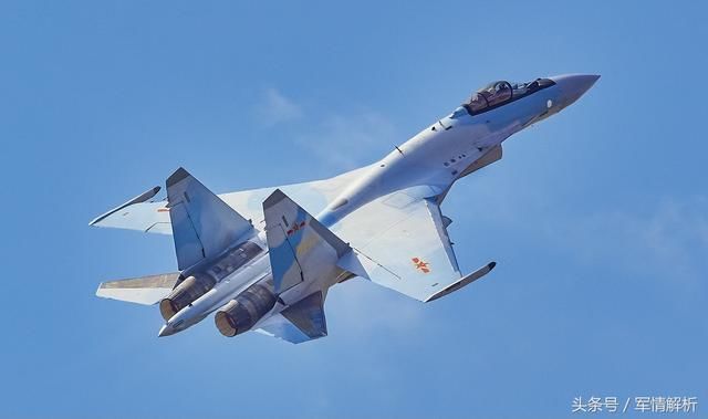 印度百姓高举歼20照片:有钱不如从中国买战机