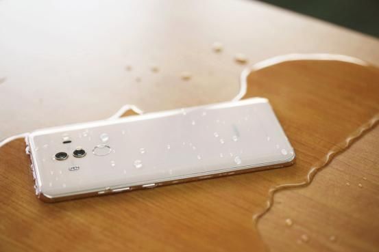 花几千买的华为新旗舰Mate 10 Pro,直接下水测