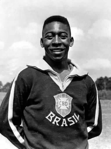 世界历史上最伟大的10大足球巨星,你觉得这个