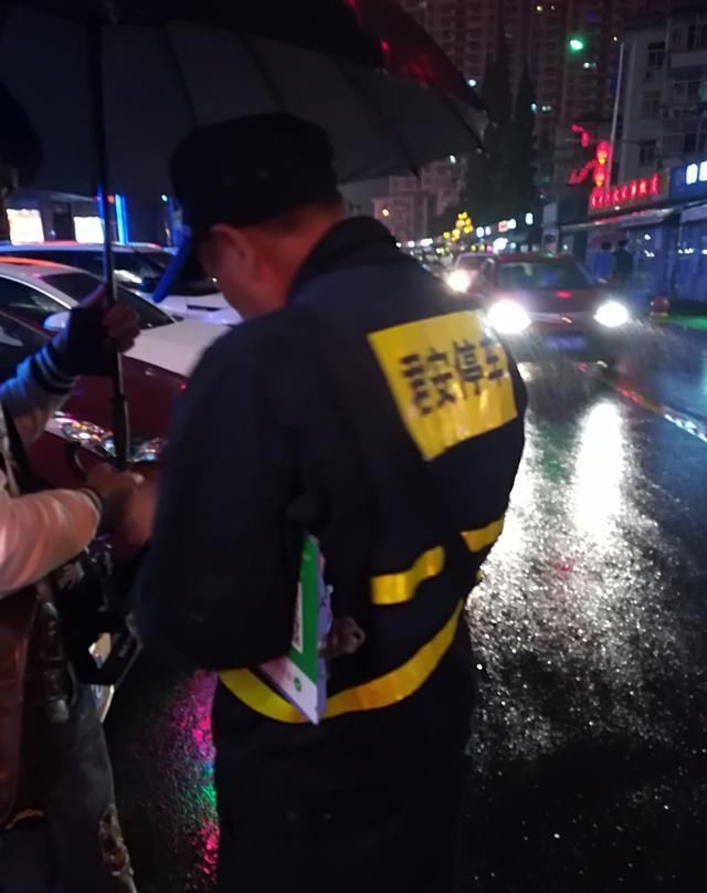 路边划线停车位收费,公民有权拒绝缴费!