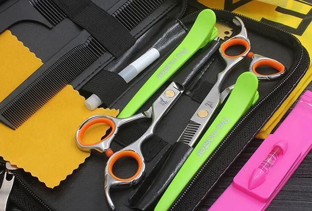 头发分叉要修剪?别去理发店!教你2种方法,自己