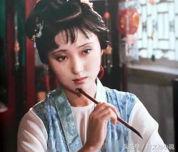 抛开高鹗续写的后四十回不谈,《红楼梦》的真