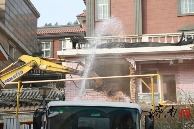 2019年违建第一拆!金鸡岭占地1000余平方米违