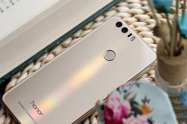 全面屏盛行,华为荣耀这款非全面屏依然坚挺