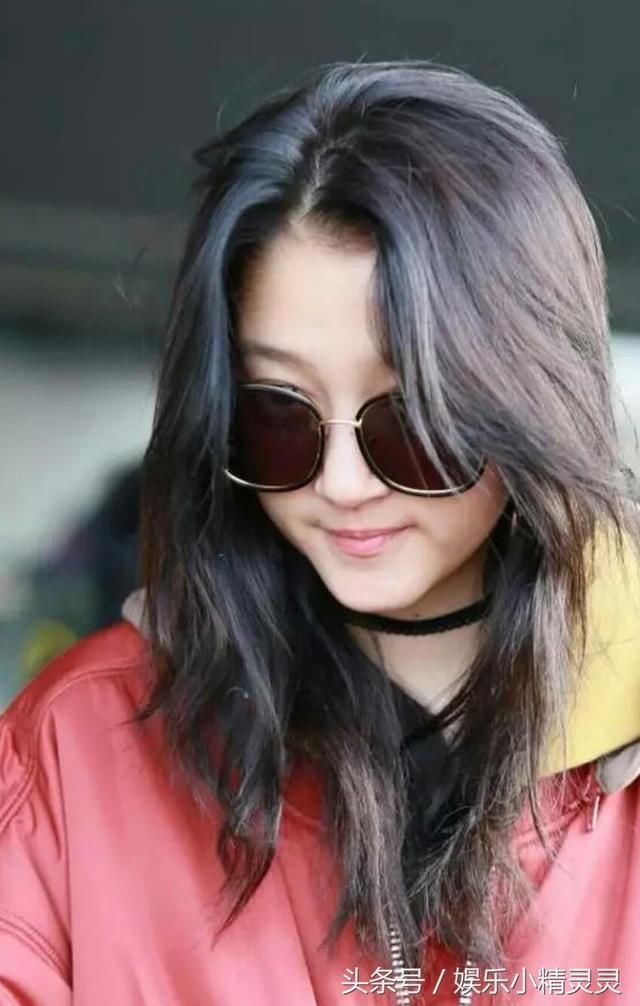 脸肿,嘴角下垂的关晓彤怎么老成这个样子!是被鹿晗打了吗?