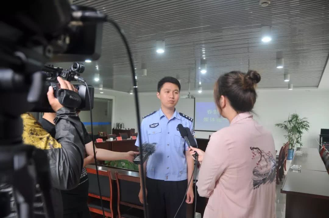 镇江交警召开新闻通气会 实名曝光5名醉驾人员