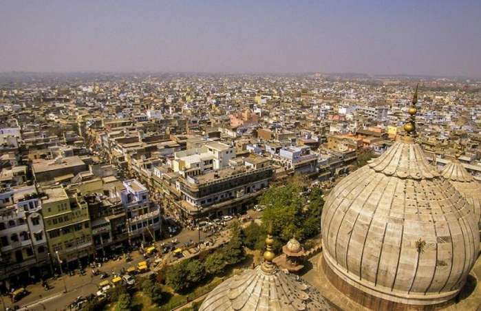 印度新德里商业繁华,发现这里的人只热爱骑三