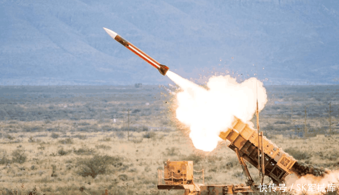 导弹拦截战机,如果未命中:导弹到去哪里了?