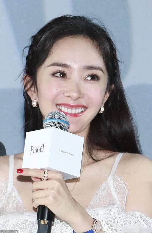 吴宣仪和杨幂长了同款牙龈,网友:笑起来似姐妹