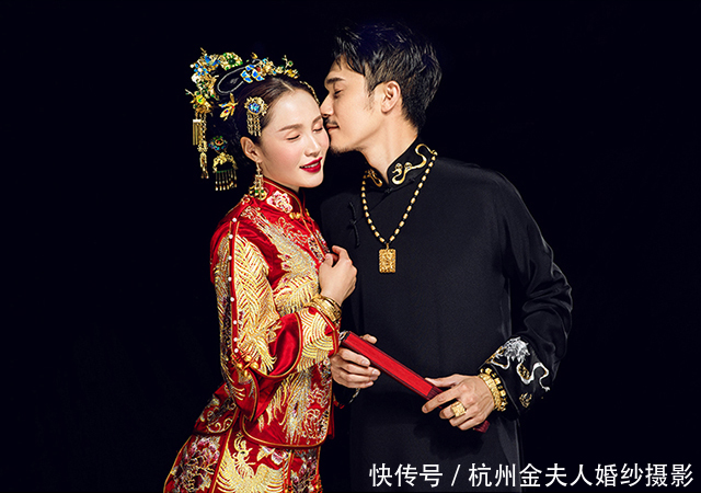 女排明星惠若琪晒中式婚纱照 嫁衣如火可以这