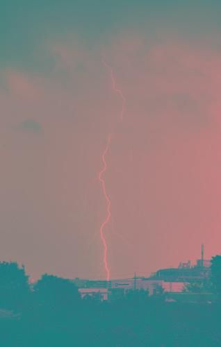 日本东京出现强对流天气 9人遭雷击