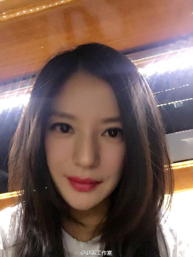 9月7日凌晨,赵薇工作室在微博晒出赵薇的自拍美照,并写道:"好电影是最