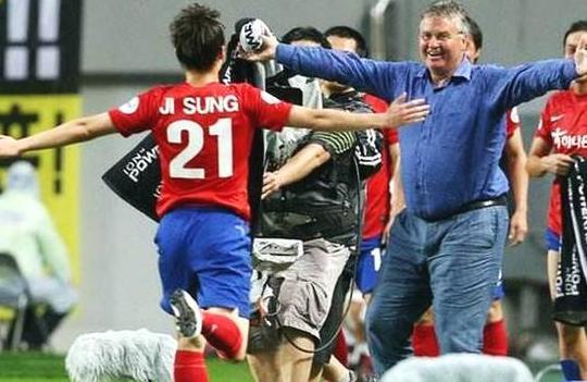 国奥队四国赛选人太差!希丁克:小伙子们充满活