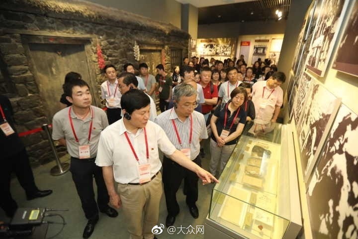 代表团走进大青山,重温红色历史缅怀先烈 代表团走进大青山,重温红色历史缅怀先烈