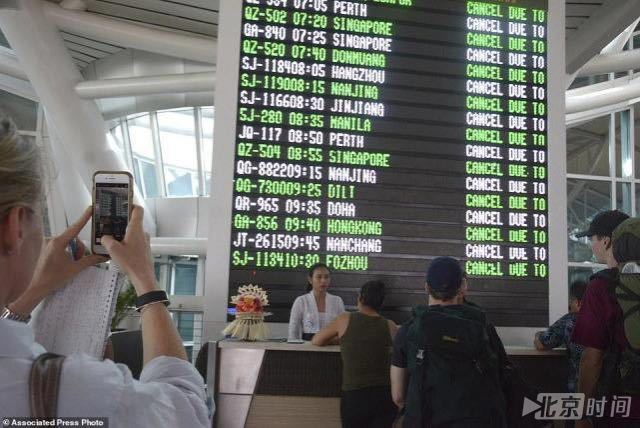 巴厘岛火山警戒提至最高 12万游客滞留 巴厘岛火山警戒提至最高 12万游客滞留