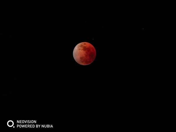 手机拍摄超级蓝色月全食 除了它还有谁能够胜