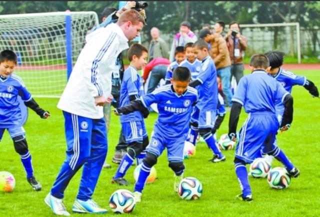 中国足球奇葩规定!选拔足球队员只要185以上,