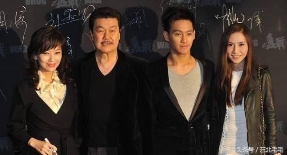 64岁赵雅芝全家照,儿媳漂亮老公帅气,网友:儿子