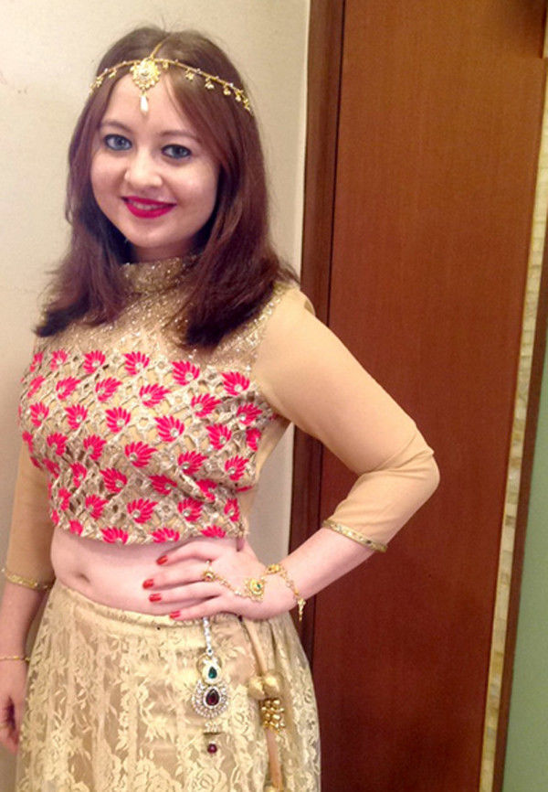 印度女孩红头发白皮肤长相独特,父母怕遭议论不敢再生孩子