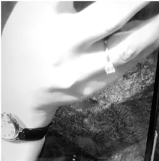 大伯捡到一克拉钻戒“顺手扔了”:以为是玻璃的