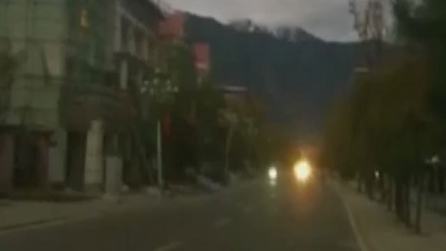 《晚间新闻报道》20171118米林县发生6.9级地震