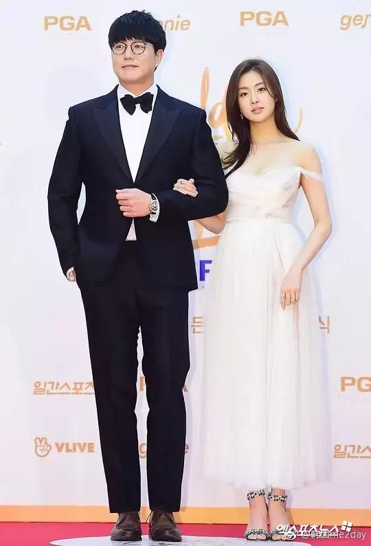 韩国最有趣的还是红毯造型,允儿腿型瞩目,秀智