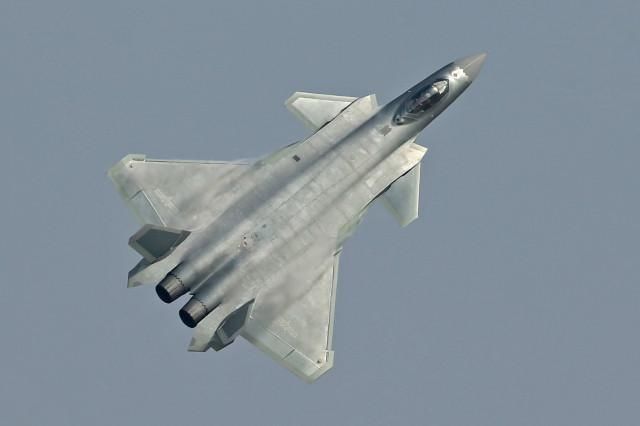 培养一名歼20战斗机飞行员需要多少钱?说出来