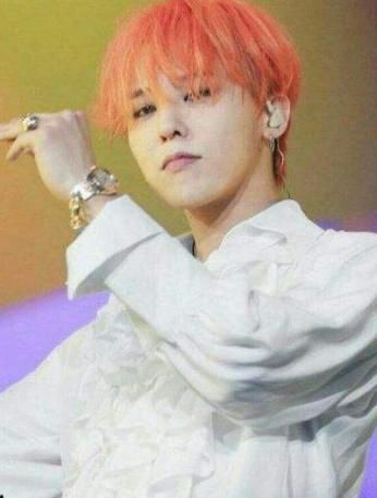 偶像练习生蔡徐坤很像权志龙吗,眼前的你真的