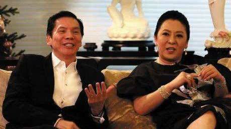 为什么向华强没娶关之琳?看了关之琳和向太陈