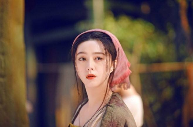 范冰冰逃税案震惊日本登东京闹市大荧幕 传12