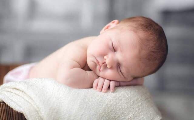 这两个时间段宝宝睡觉黄金期,影响身体发育和