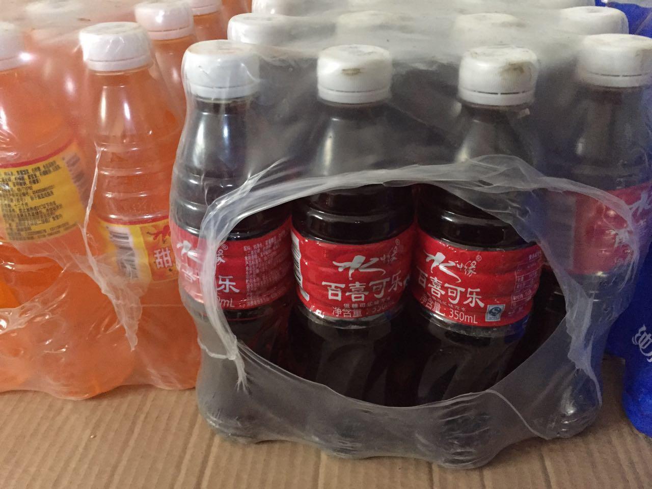 农村小学生吃劣质食品 