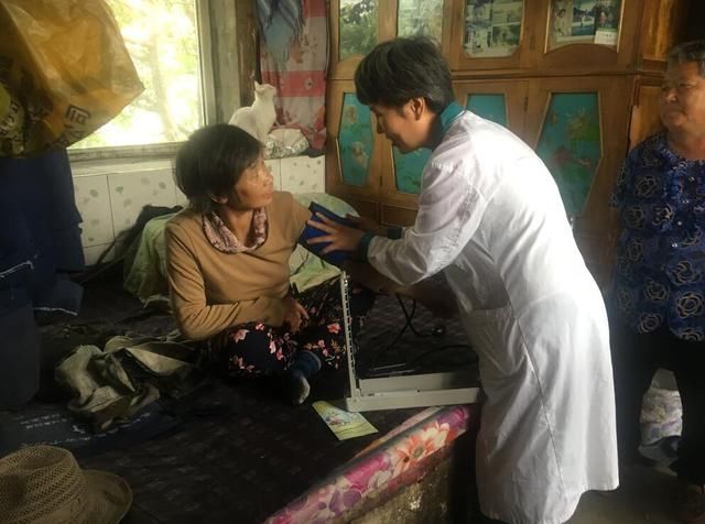 健康扶贫送医上门、送人就医