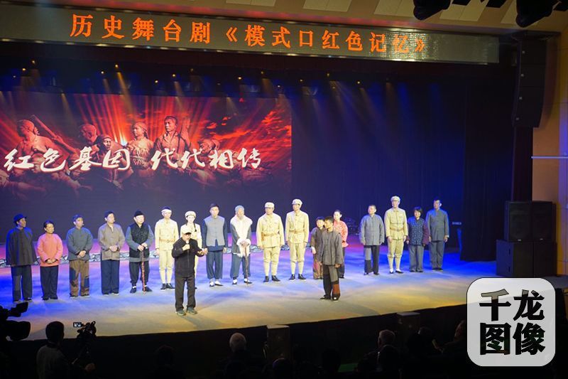 北京石景山老街坊重温红色记忆迎十九大