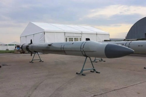 052d发射"鹰击-18"反舰导弹画面