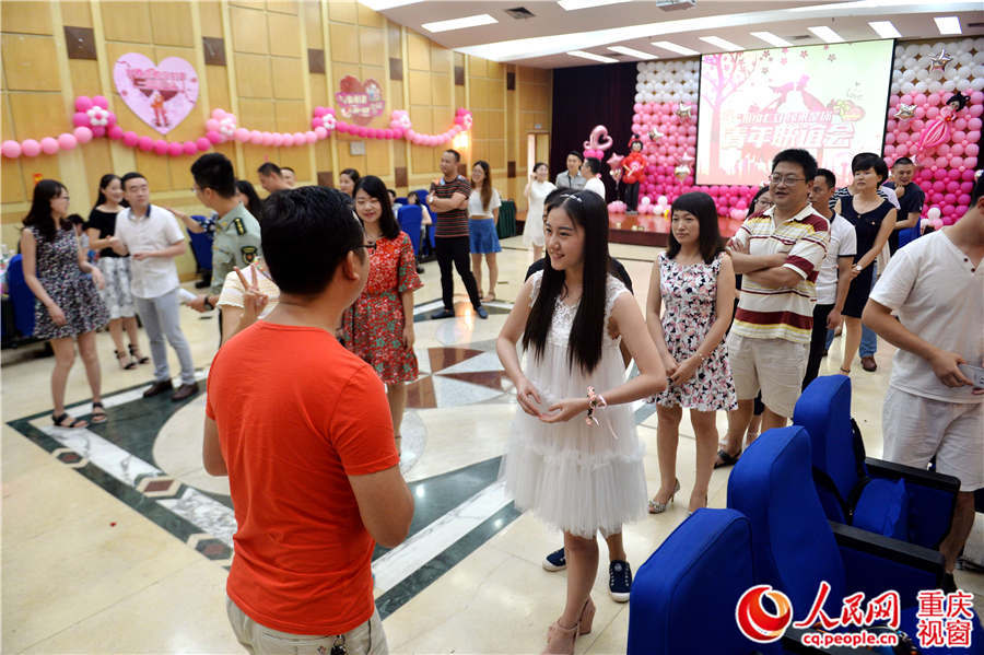 最后,联谊活动在其乐融融的氛围中落下帷幕。