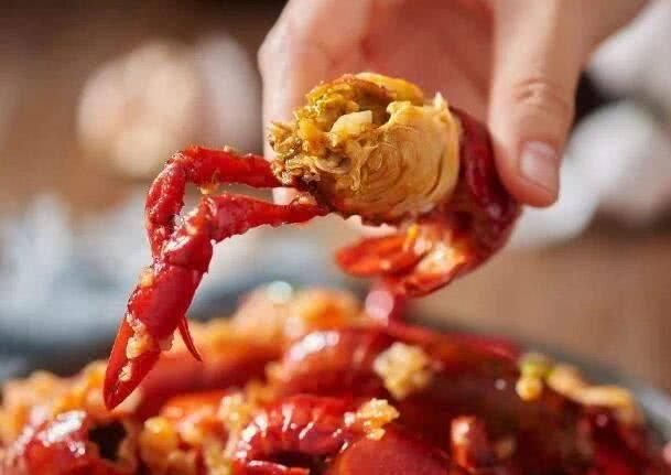 小龙虾头部黄膏到底能吃吗?美食专家给出一
