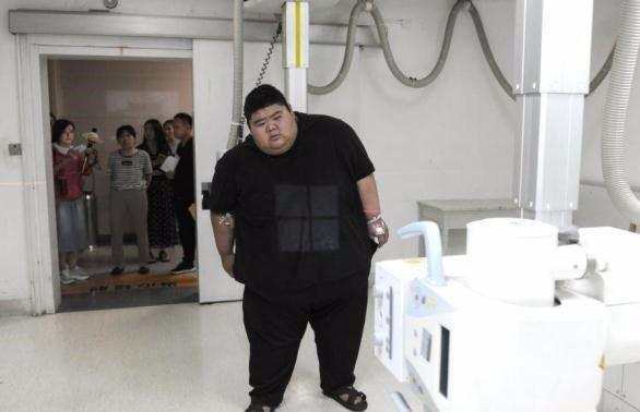 19岁网红668斤, 号称山东第一胖月入2万网络