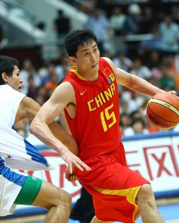 杜锋执教能力受质疑,球员时期他也是一猛将,他